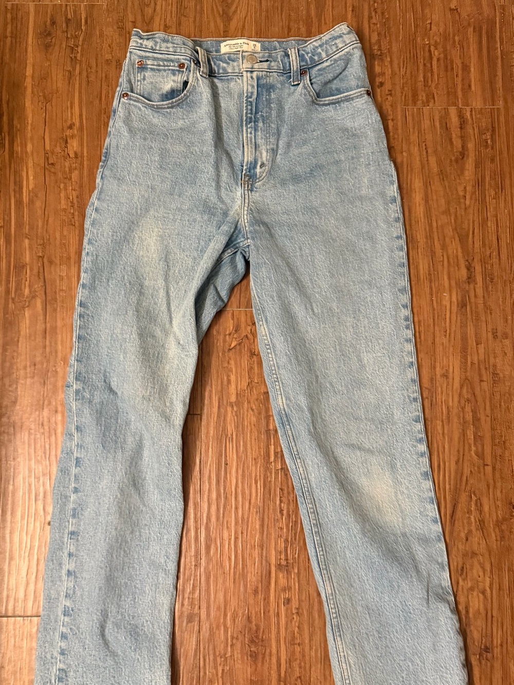 Abercrombie & Fitch 90s Straight Ultra High Rise 6L 28L